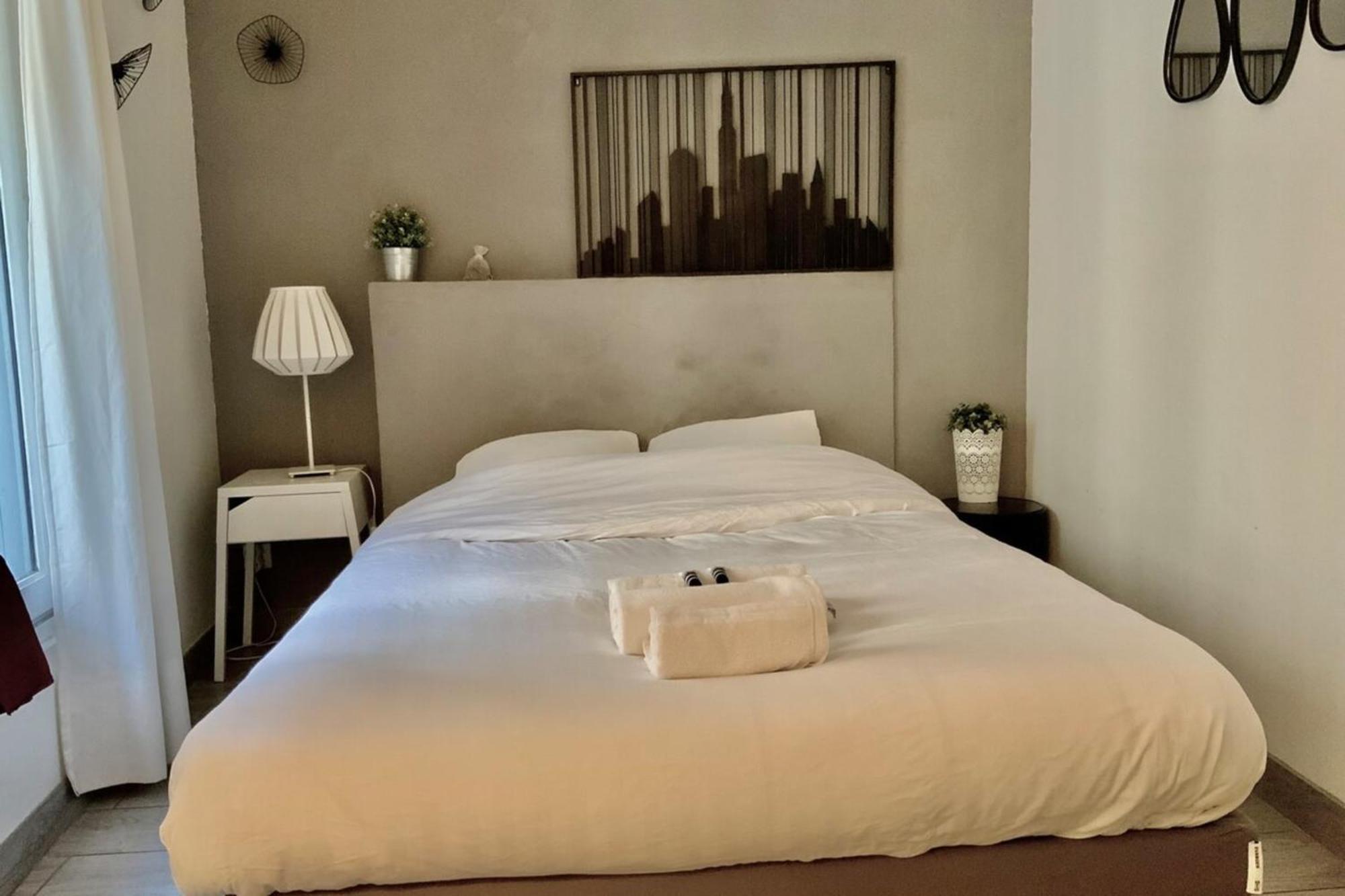 Le Jardinet - With Office In The City Center! 卡斯泰尔诺勒莱 外观 照片