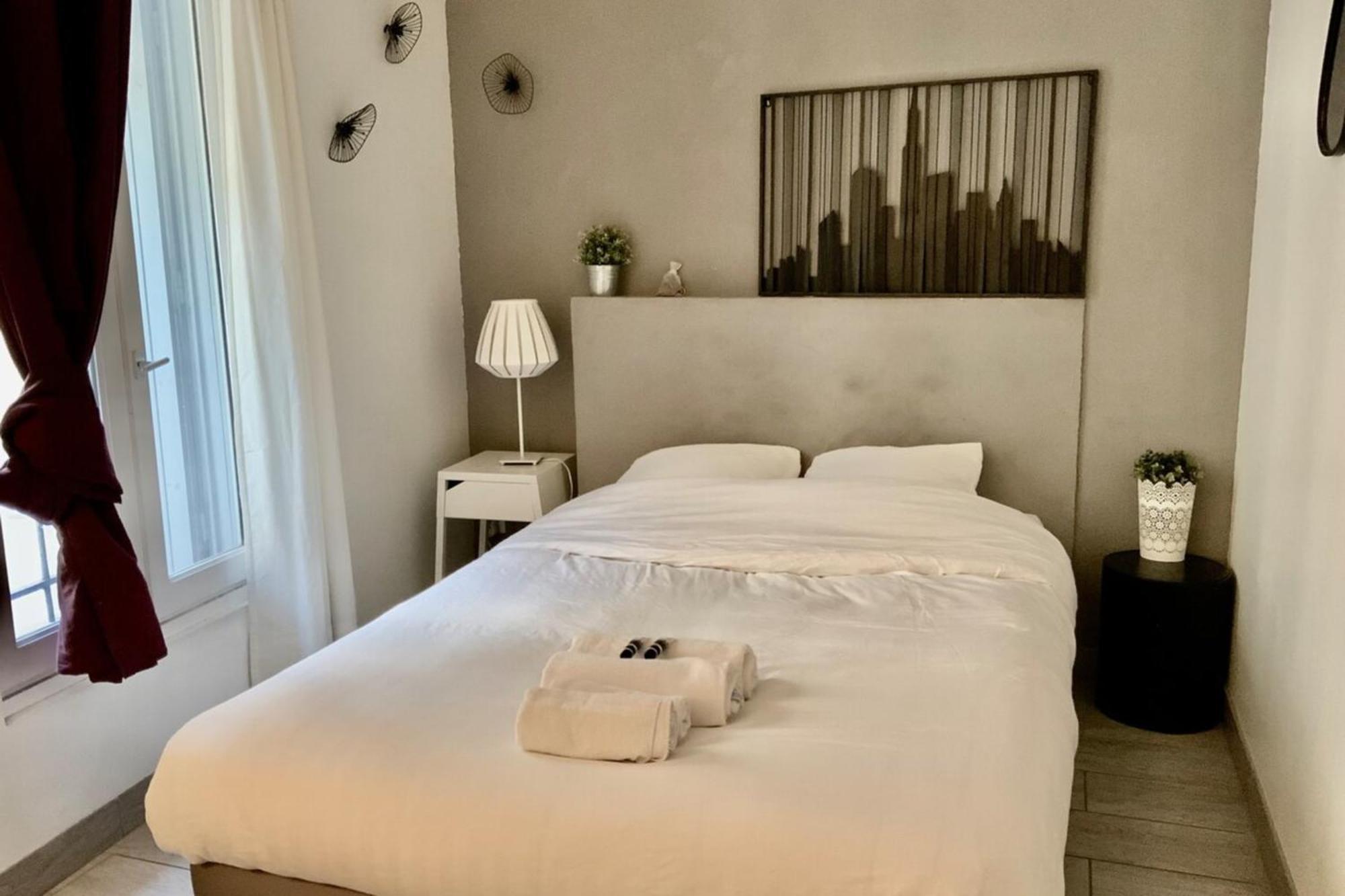 Le Jardinet - With Office In The City Center! 卡斯泰尔诺勒莱 外观 照片