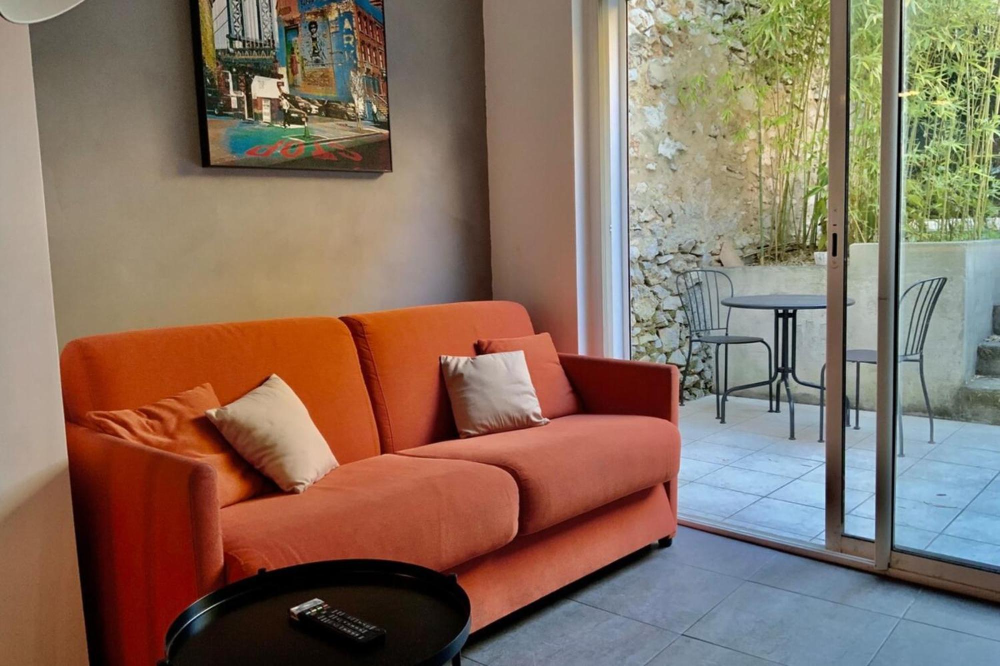 Le Jardinet - With Office In The City Center! 卡斯泰尔诺勒莱 外观 照片