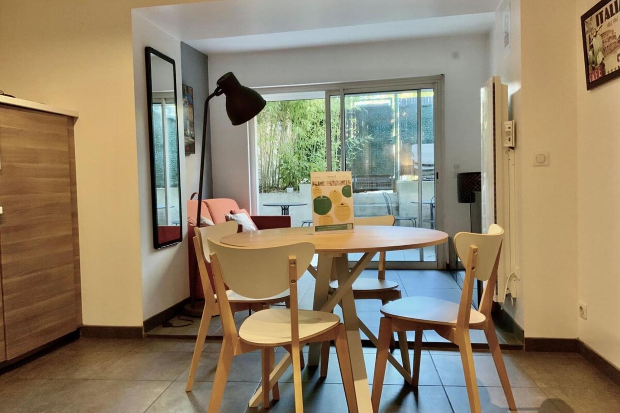 Le Jardinet - With Office In The City Center! 卡斯泰尔诺勒莱 外观 照片
