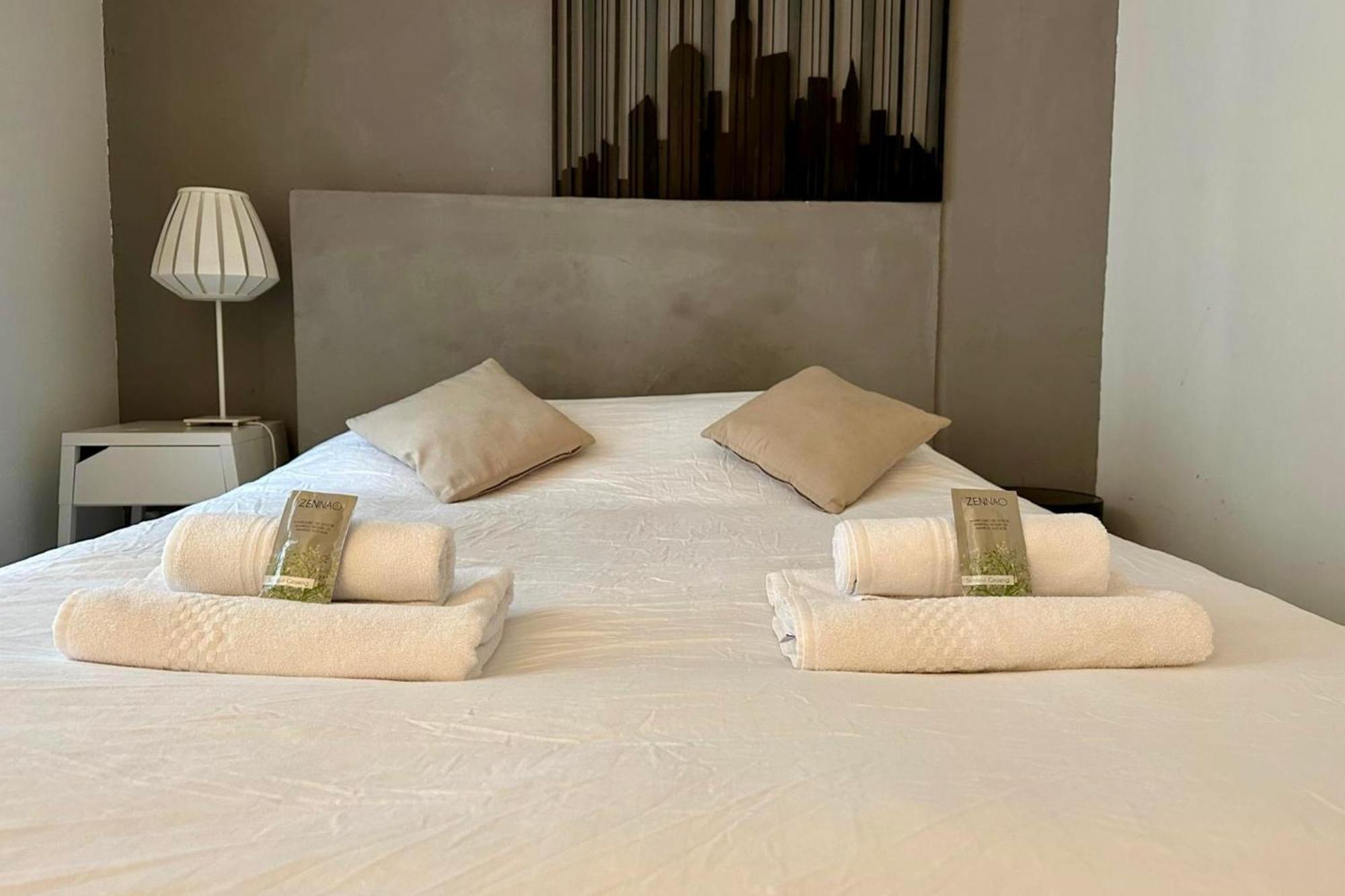 Le Jardinet - With Office In The City Center! 卡斯泰尔诺勒莱 外观 照片