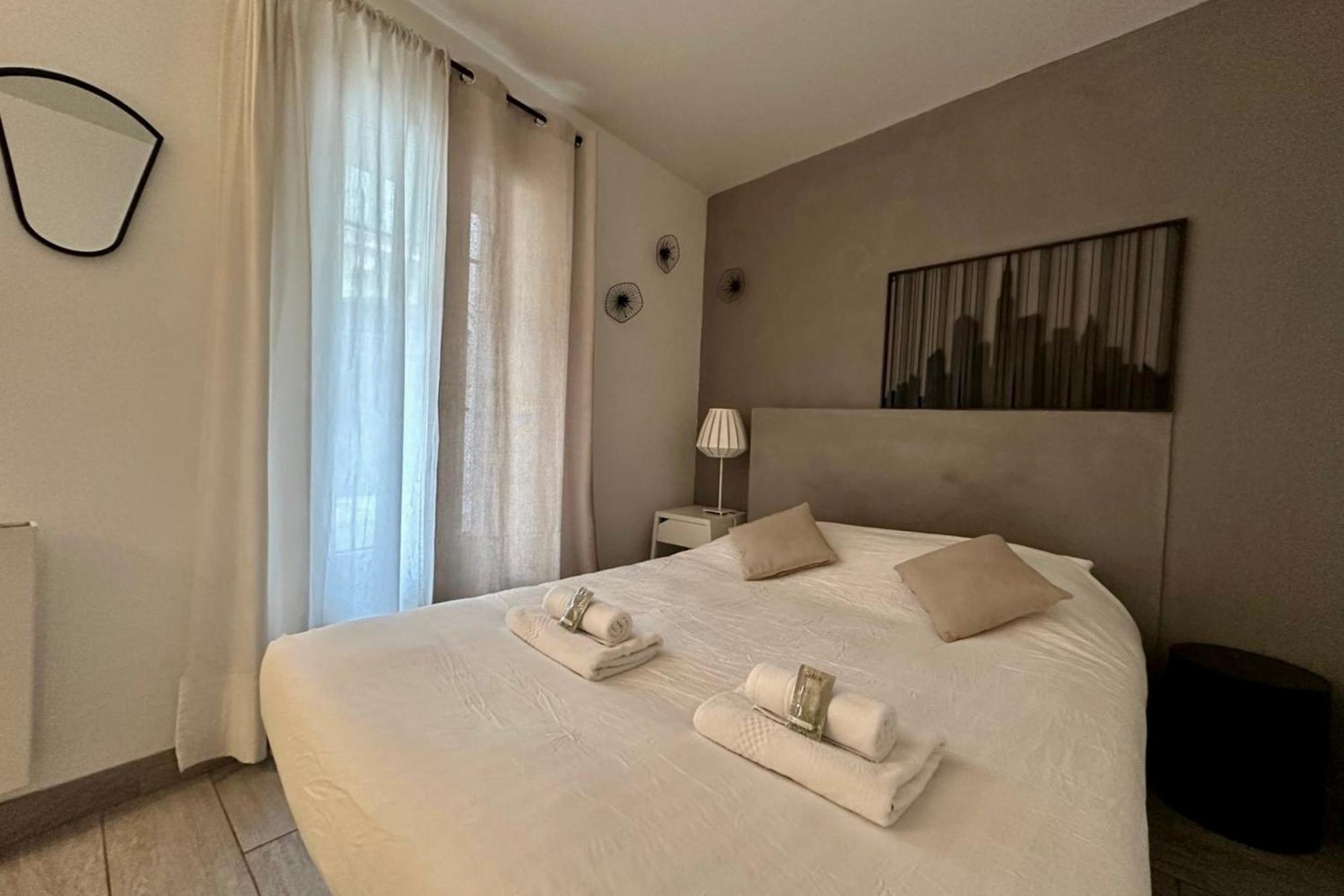 Le Jardinet - With Office In The City Center! 卡斯泰尔诺勒莱 外观 照片