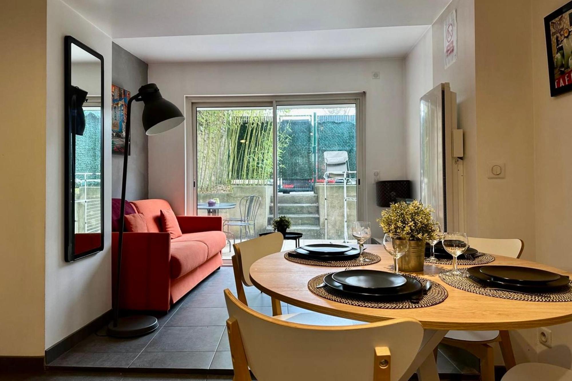 Le Jardinet - With Office In The City Center! 卡斯泰尔诺勒莱 外观 照片
